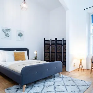 lovely-downtown-apartment-close-to-the-basilica.inbudapesthotels.com/